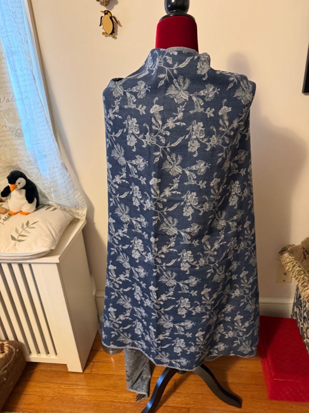 Valerie Stevens 100% Wool Shawl Scarf Blue White Floral 80" x 40" - Picture 2 of 5